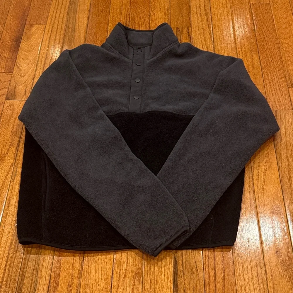 Sweater - Picture 1 of 4